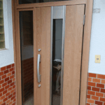 テスト　40年前の玄関ドアをLIXIL玄関ドアリシェントにリフォーム