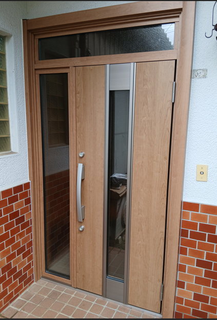 テスト 40年前の玄関ドアをLIXIL玄関ドアリシェントにリフォーム